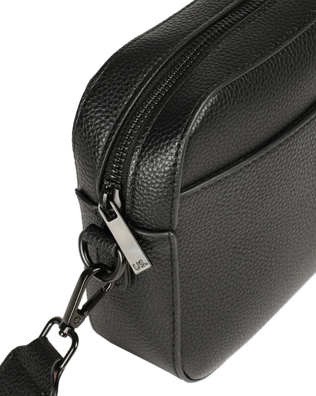 URBAN STATUS - Black/Black Bond 2.0 Camera Crossbody - 20646