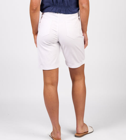 VASSALLI - White Denim Slim Leg Above Knee Short - 5775A